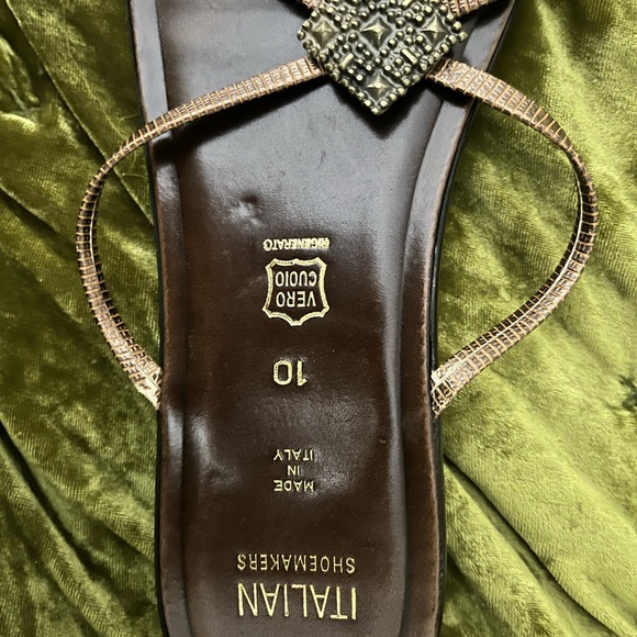 Women’s Size 10 Vero Cuoio Bronze Toe Sandals - Picture 2 of 4
